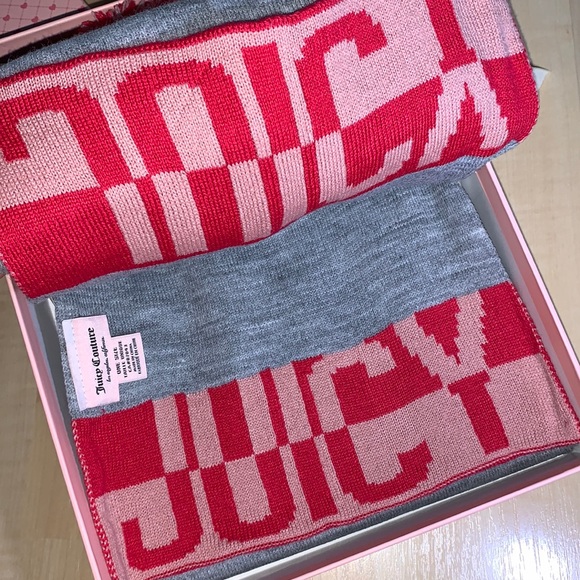 JUICY COUTURE Pom Hat Toque and Scarf Gift Set in box - Picture 6 of 10